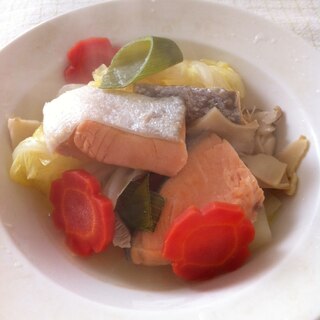 お鍋で、鮭と白菜のホイル焼き風♬
